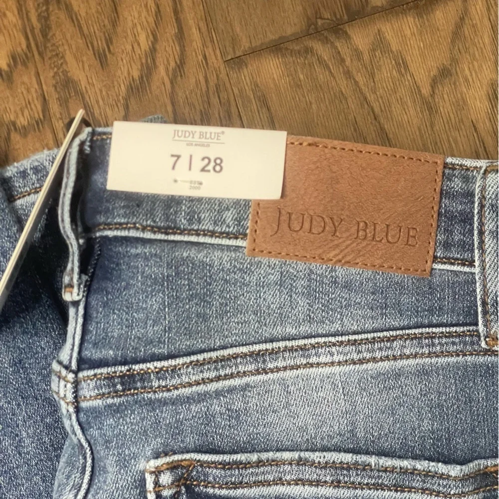 Judy Blue Kaylee High Waist Distressed Dad Jeans NWT Size 7/28 - Picture 5 of 15